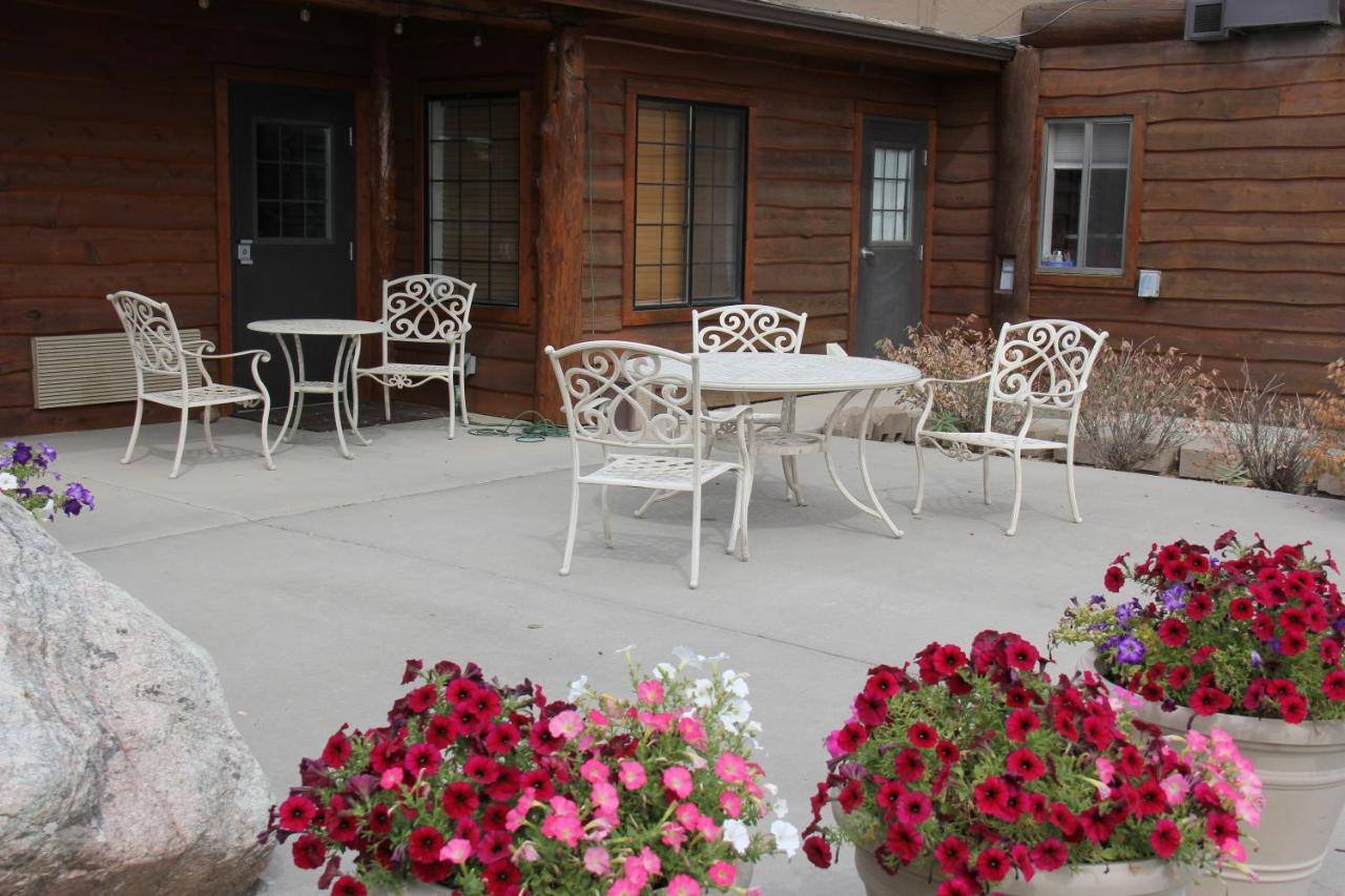 Homestead Inn And Suites Hardin Exterior photo